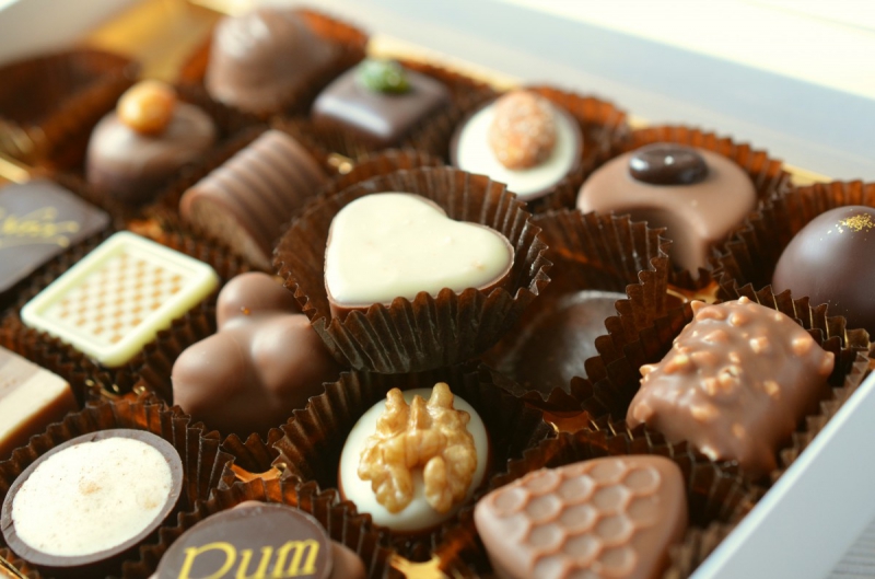 confiserie--min_chocolates_food_candy_calories_nibble_chocolate_heart-782043